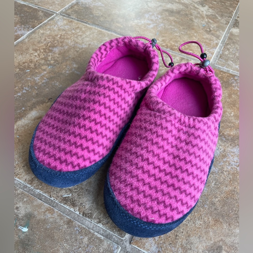 Girls L.L. Bean Pink Striped Slippers